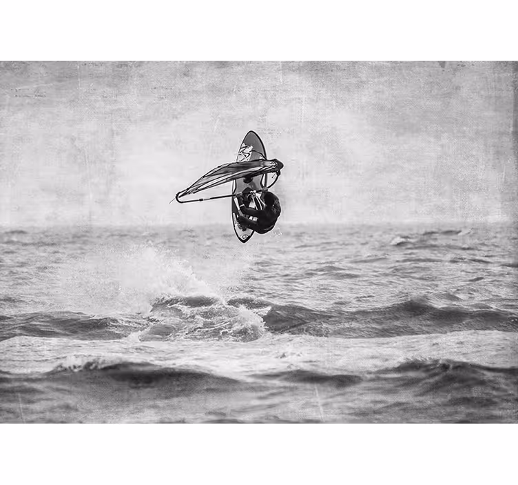 Fototapete grau windsurfen in schwarz weiß - TenStickers