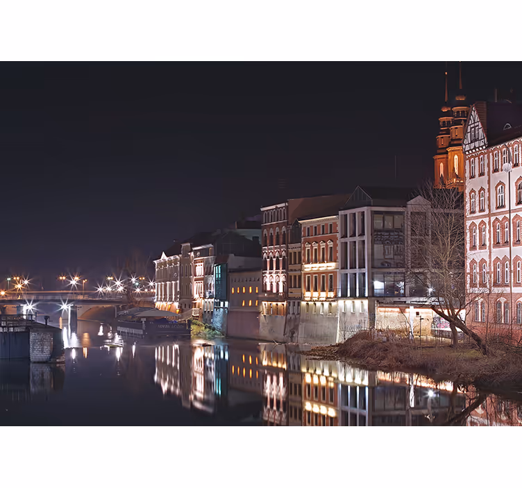 Fototapete Städte beleuchtete architektur am flussufer - TenStickers