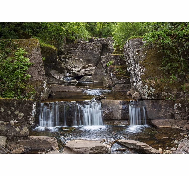 Fototapete berge mit ruhigem naturwasserfall - TenStickers