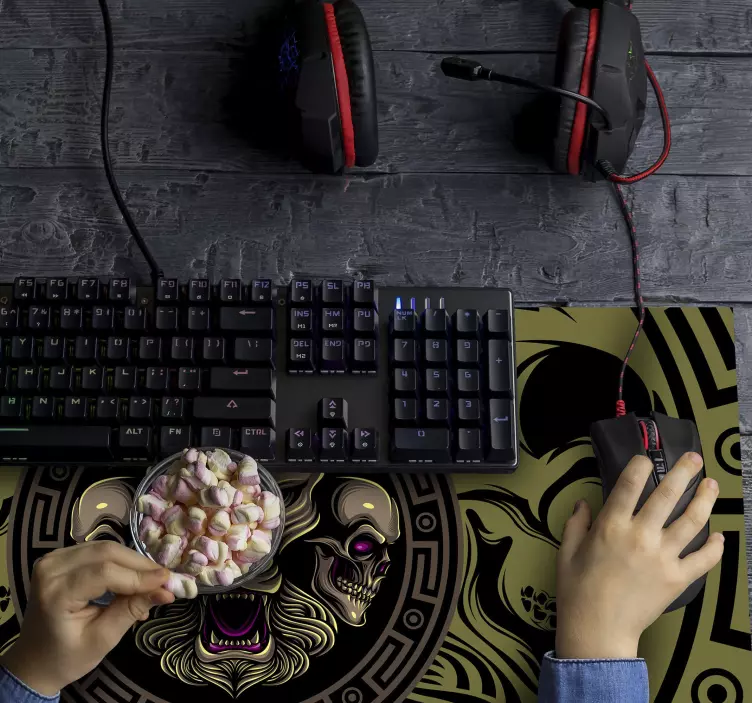 Gaming mauspad mit fiercem löwenemblem - TenStickers