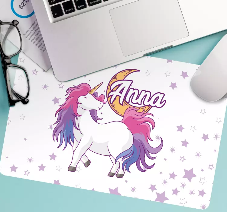 Mauspad mit namen im verspielten einhorn design - TenStickers