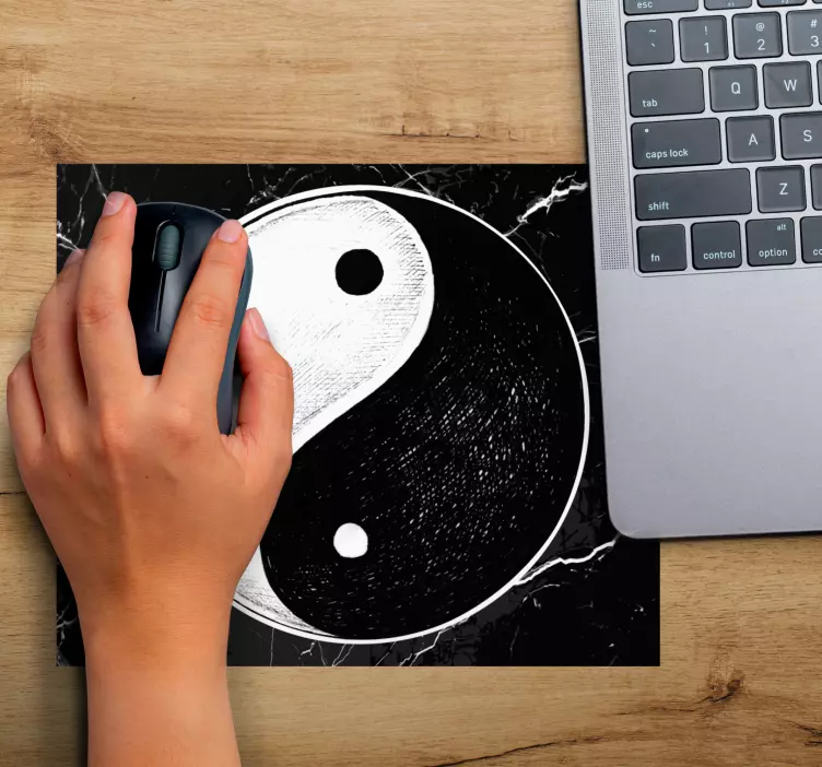 Mauspad mit namen und yin yang symbol - TenStickers