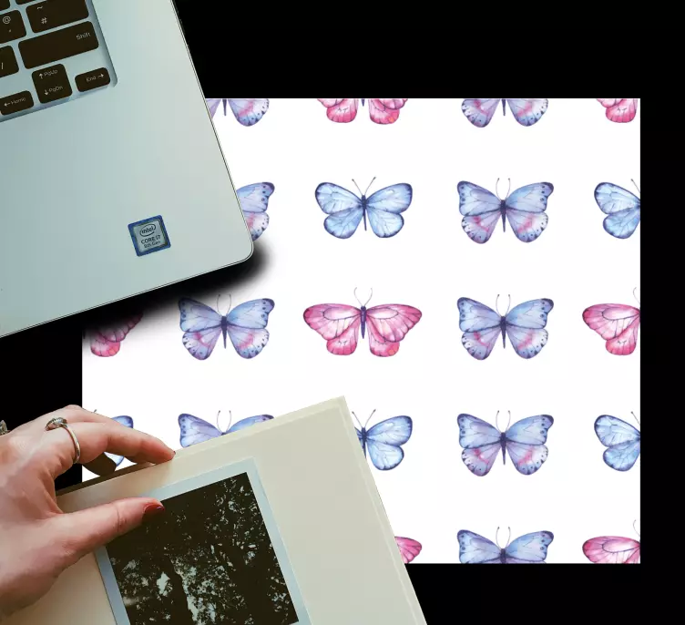 Mauspad muster mit lebhaftem schmetterlingsemblem - TenStickers