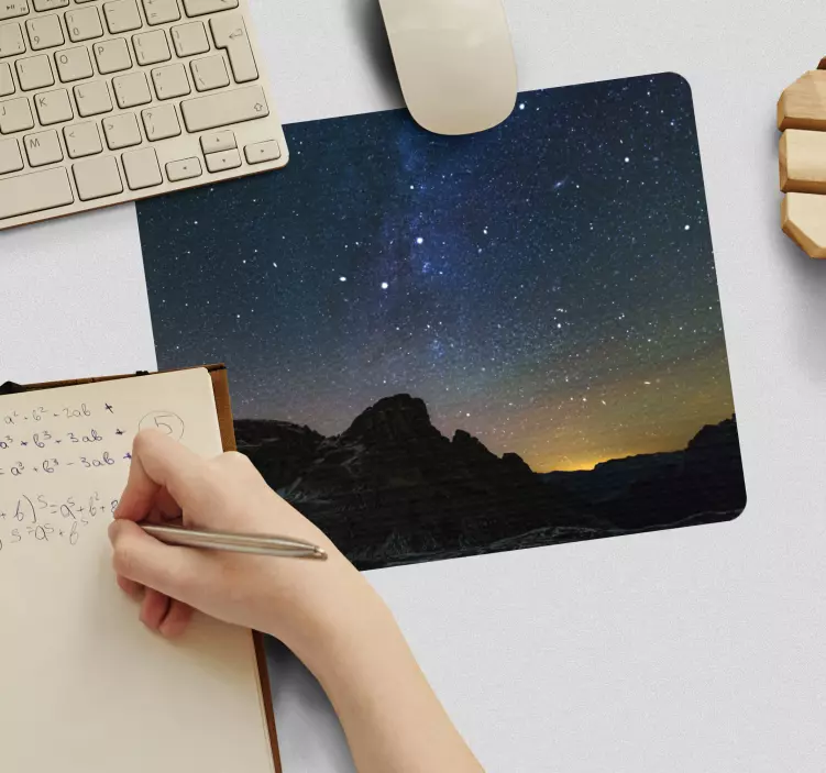 Mousepad weltkarte sternenblick auf berglandschaft - TenStickers