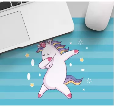 Anime mauspad mit tanzendem einhorn charakter - TenStickers