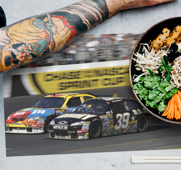 Tischset zuhause mit rennwagen action - TenStickers