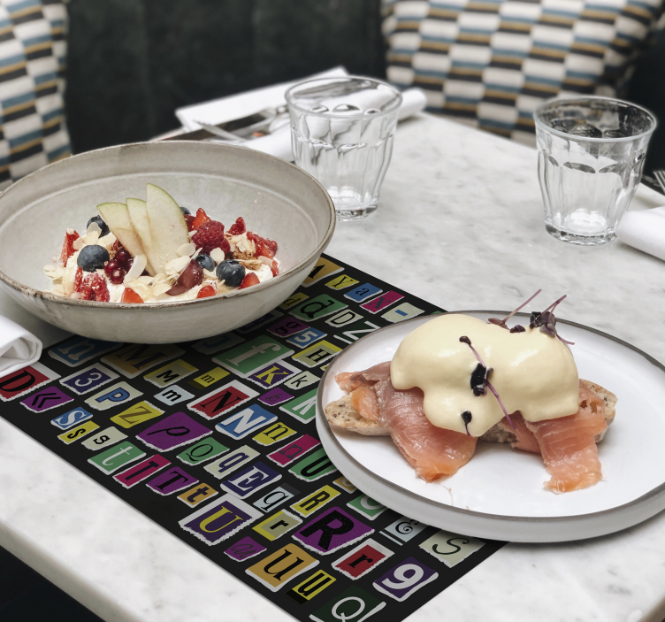 Tischsets originell mit bunten buchstaben - TenStickers