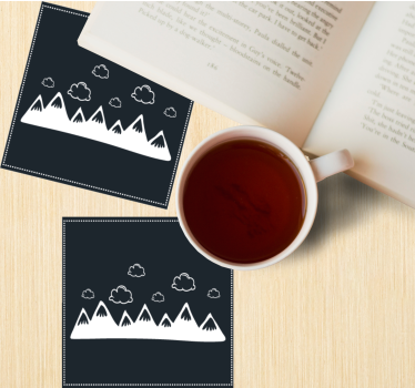 Untersetzer bergsilhouette mit wolken - TenStickers