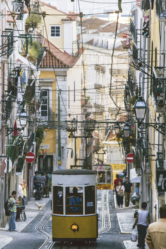 Poster landschaft fotomural straßenbahn lissabon - TenStickers