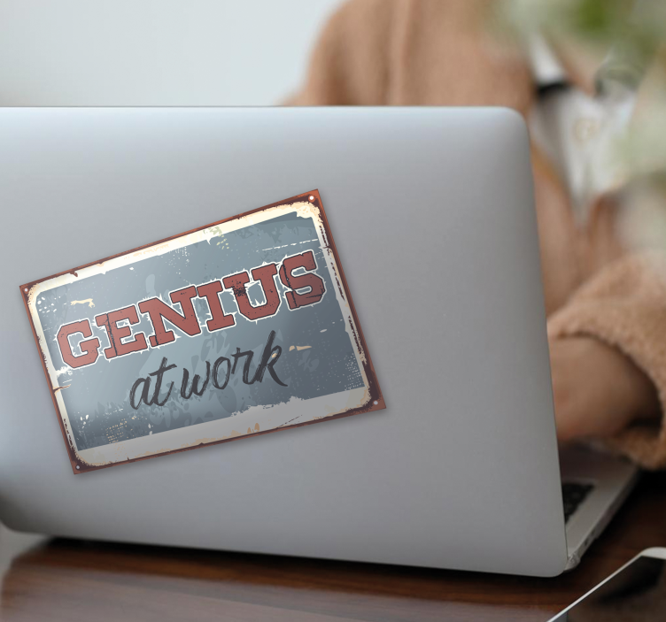 Laptop Aufkleber aufschrift „genie bei der arbeit“ - TenStickers