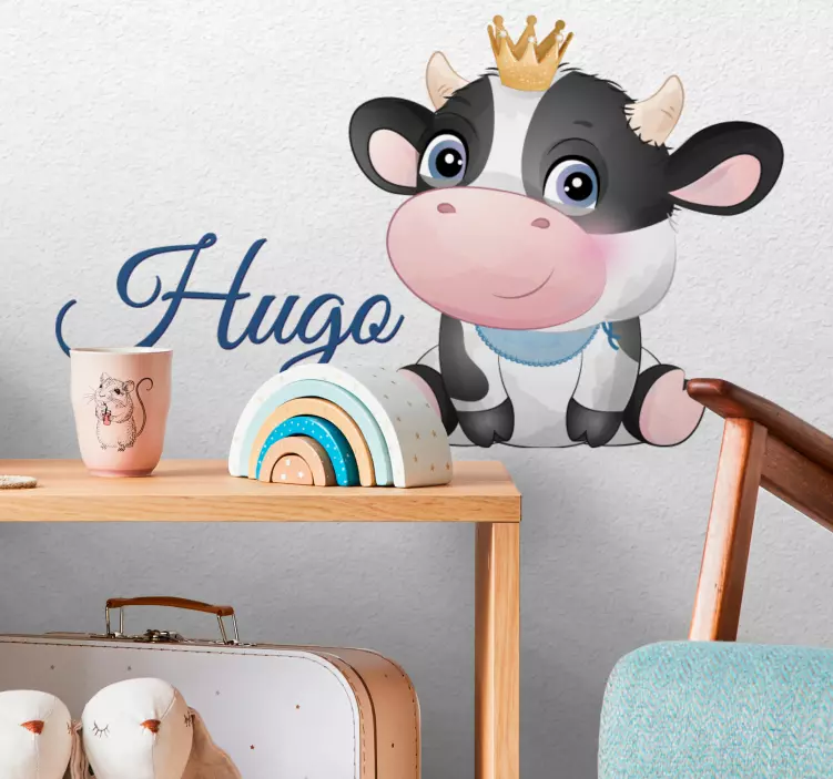 Kinderzimmer Wandtattoo Süße kuh für jungen mit Namen - TenStickers