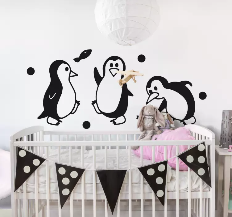 Wandtattoo Kinderzimmer verspielte pinguinfamilie - TenStickers