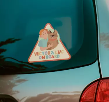 Hund und Kind mit Namen Baby on Board Aufkleber - TenStickers
