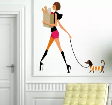 Wandtattoo glamuröse Frau mit Hund - TenStickers