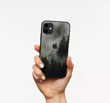 Aufkleber Iphone Dunkle neblige waldlandschaft - TenStickers