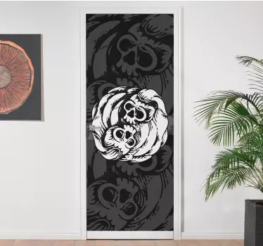 Folie tür mit totenkopf und rosen design - TenStickers