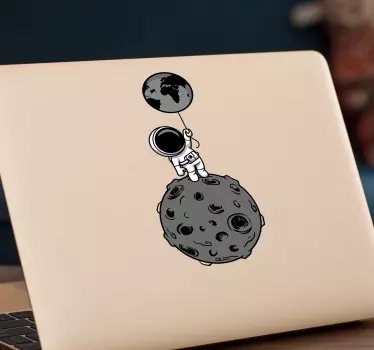 Astronaut auf Mond Laptop Aufkleber - TenStickers