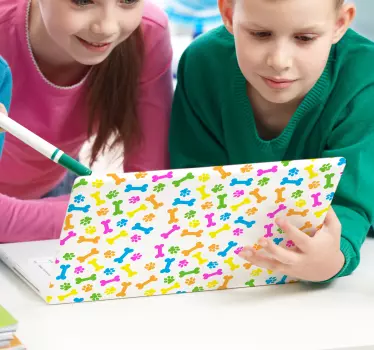 Laptop Aufkleber buntes pfotenabdruckmuster - TenStickers