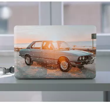 Laptop aufkleber klassisches küstenfahrzeug - TenStickers