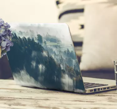 Laptop aufkleber nebelwald landschaft - TenStickers