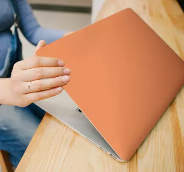 Laptop Folie in der Farbe des Jahres 2024 aprikosencrush - TenStickers
