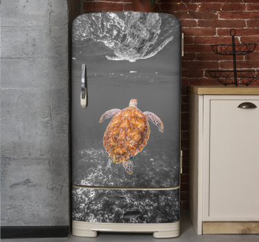 Schwarzweiss-schildkrötenschwimmkühlschrank wrap - TenStickers