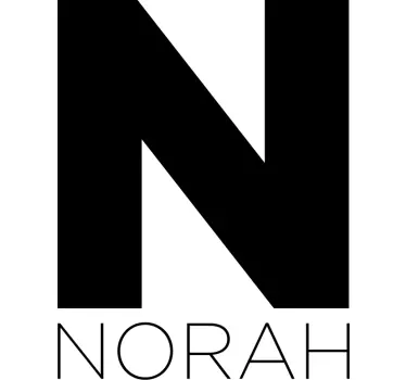 T-shirt mit namen in fetter schrift und initialen - TenStickers