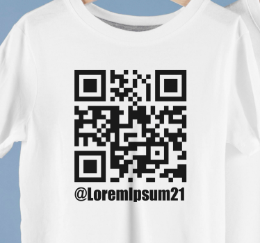 T-shirt mit namen und einfarbigem instagram qr-code - TenStickers