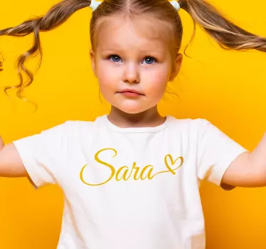 T-Shirts mit Name und Herz - TenStickers